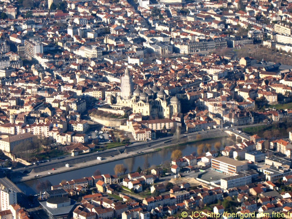 Cathedrale_Saint-Front_2033.jpg