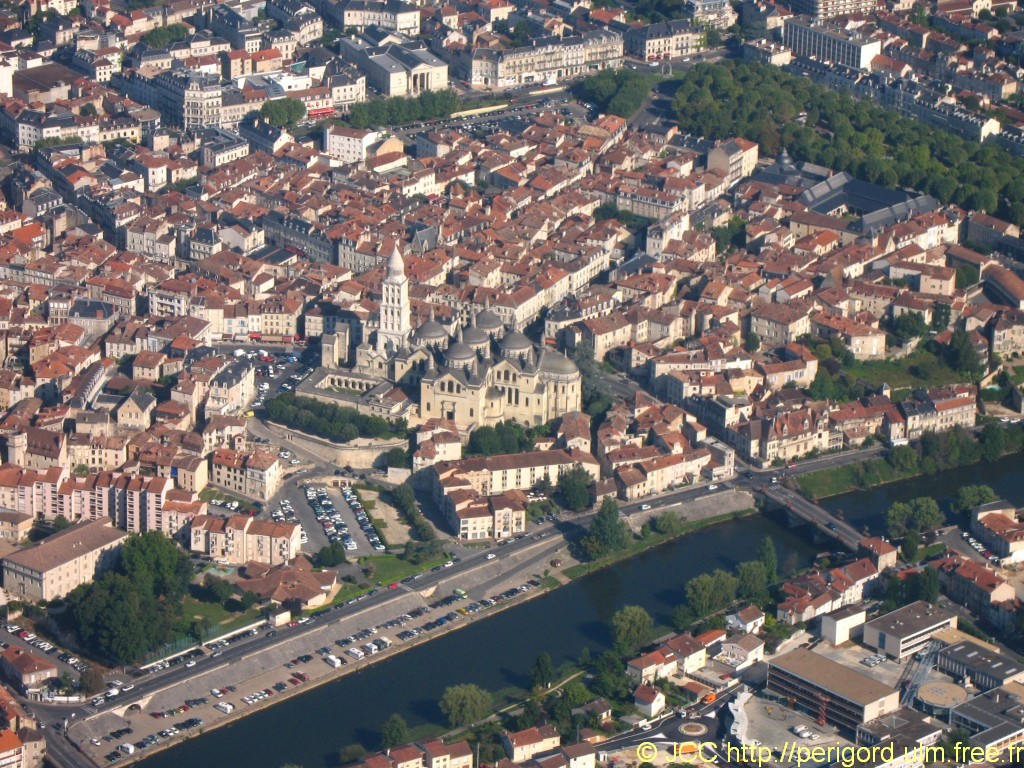 Cathedrale_Saint-Front_4975.jpg