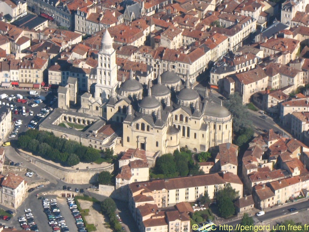 Cathedrale_Saint-Front_4993.jpg
